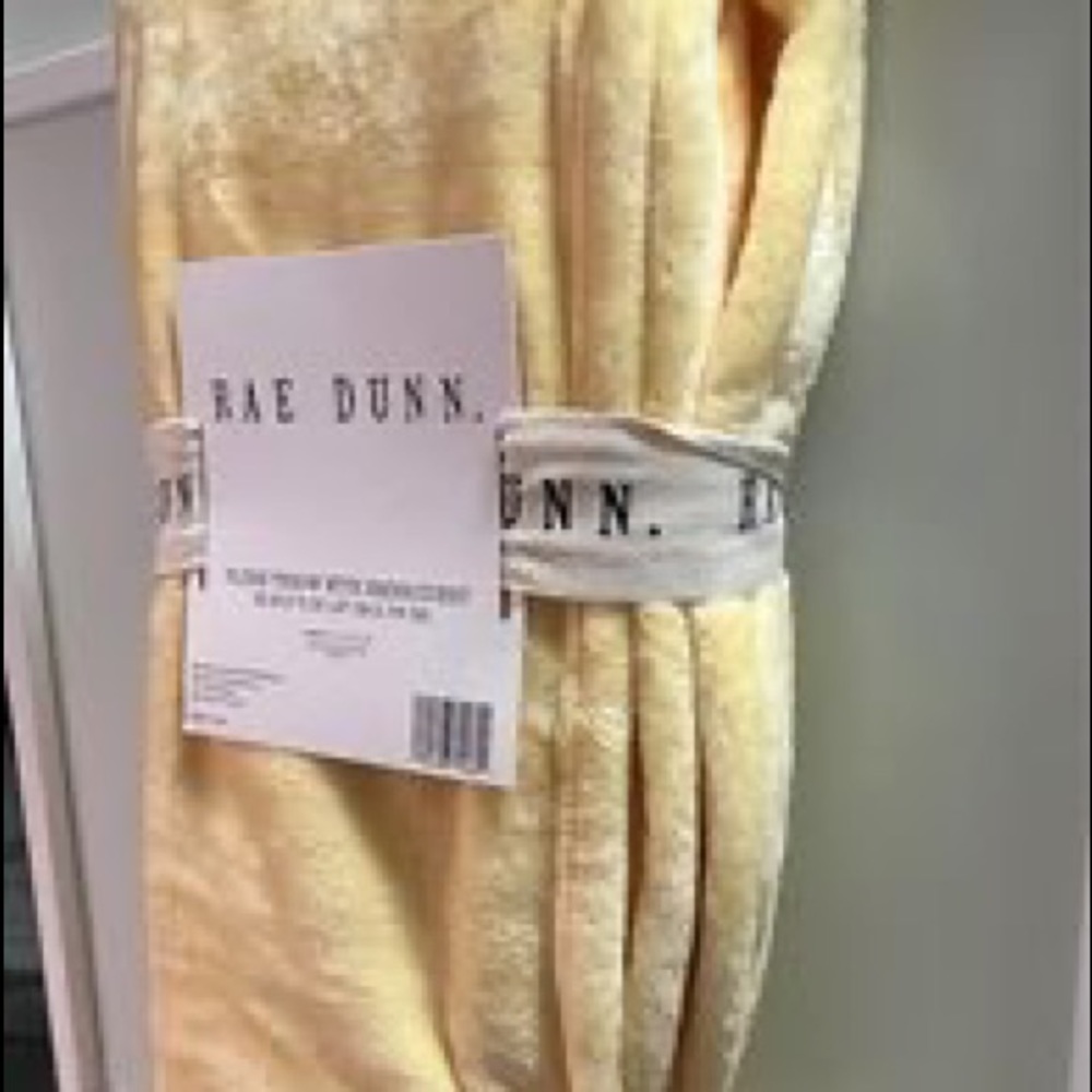 Beautiful Rae Dunn throw blanket. - Picture 4 of 4